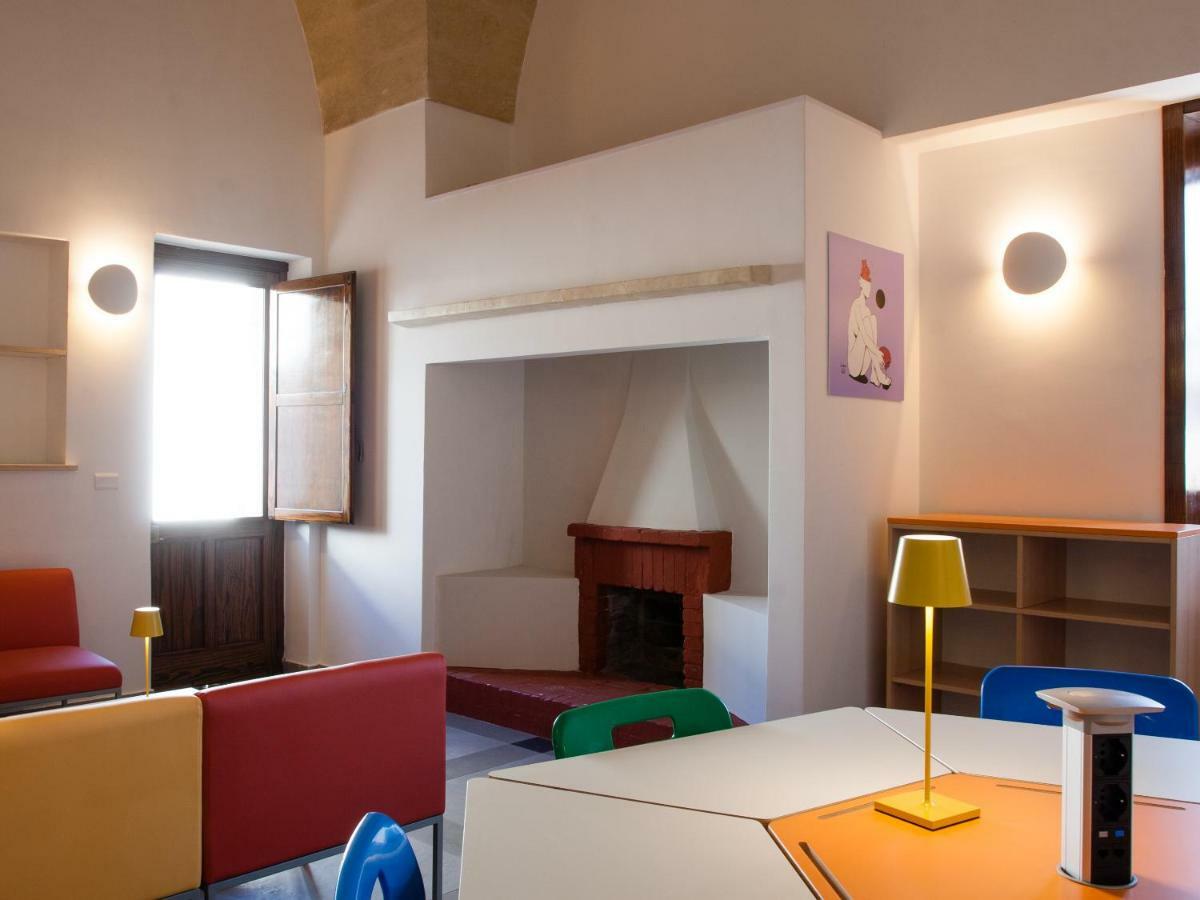 Lobby Collective - * Lecce